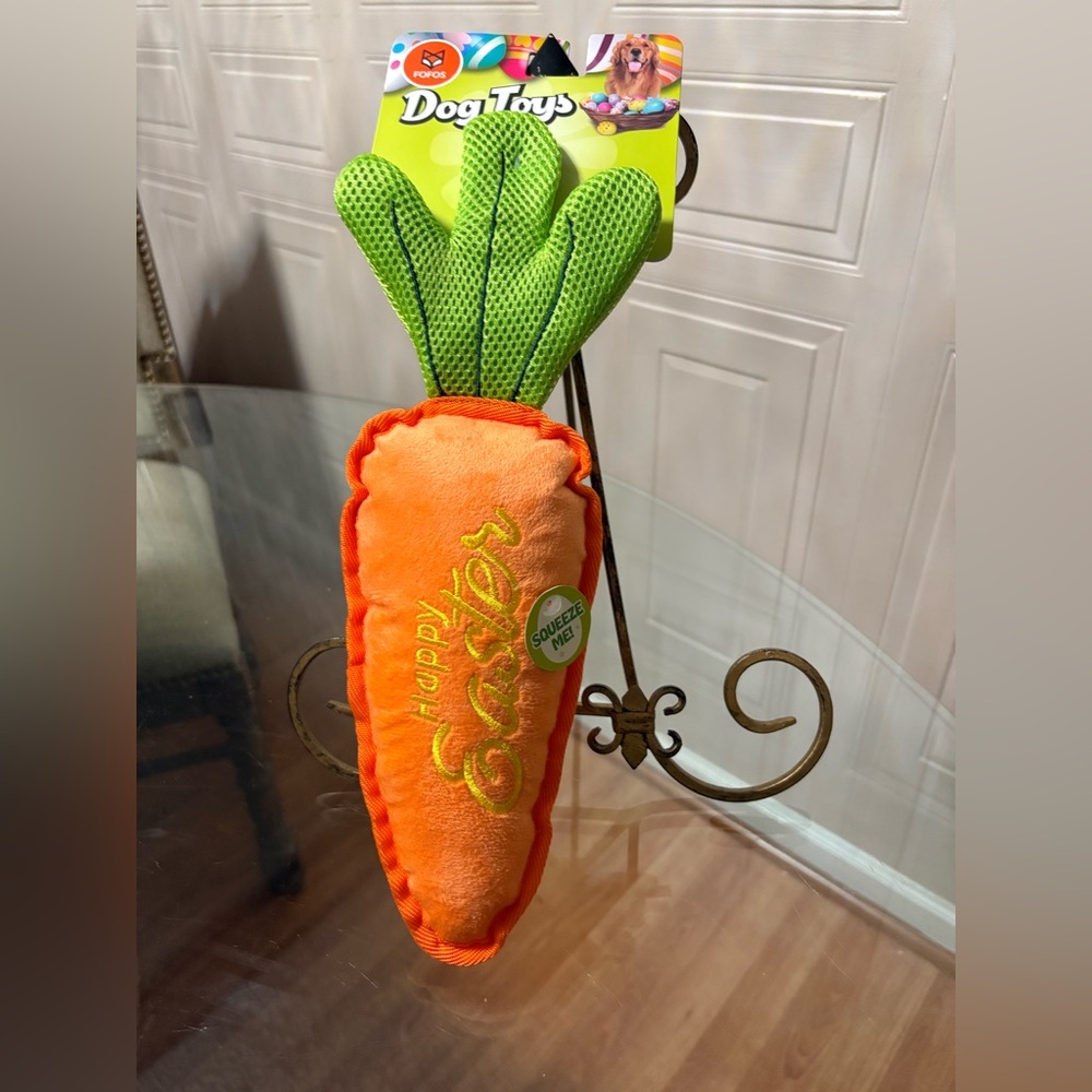 Fofos Carrot Shaped Plush Dog Toy, Dog Toy Clinker & Squeaker, Toy 16”